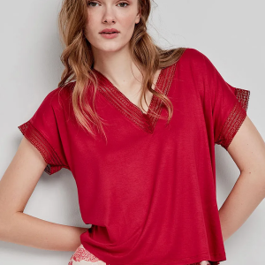 Camisola manga curta em tecido acetinado vermelho escuro
