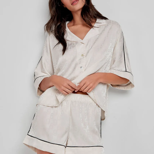 Pijama curto estilo camiseiro