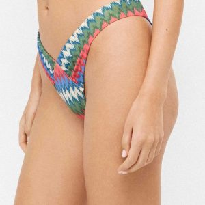 Cueca brasileira com corte V